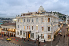 Casa-Gangotena-Plaza-San-Francisco-night (1)