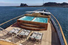 Ecuador – Galapagos – Accommodation – Evolution -Jacuzzis-Sunbeds v2