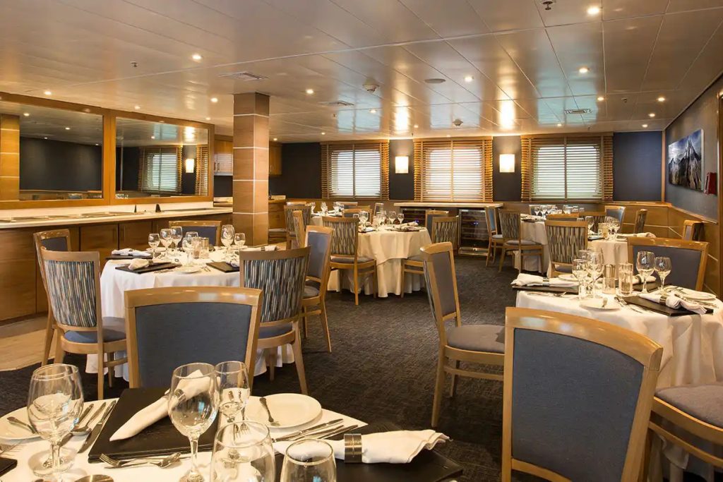 Ecuador – Galapagos – Metro – Isabela II – Dining room