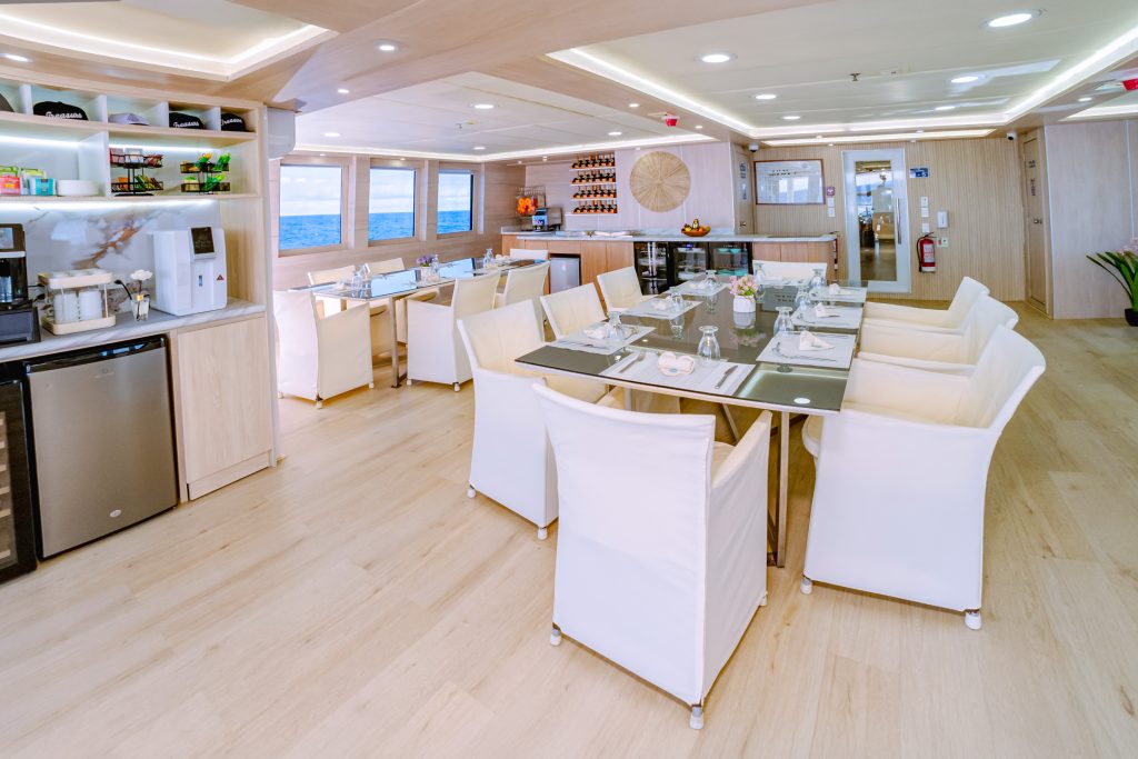 Treasure_of_Galapagos-Dining-area-1