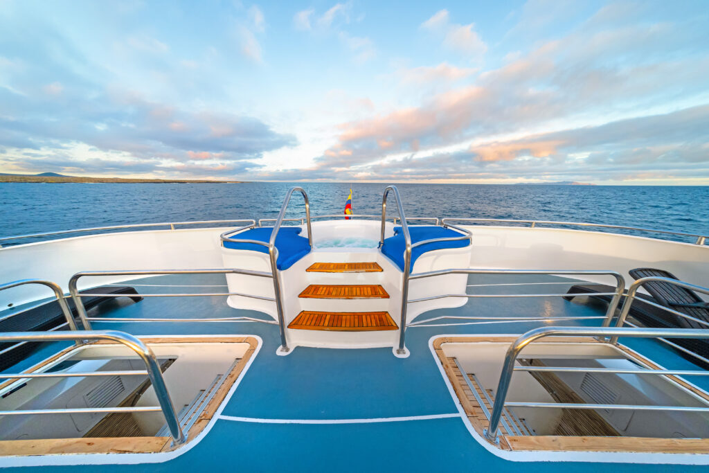 Treasure_of_Galapagos-Jacuzzi-SunDeck