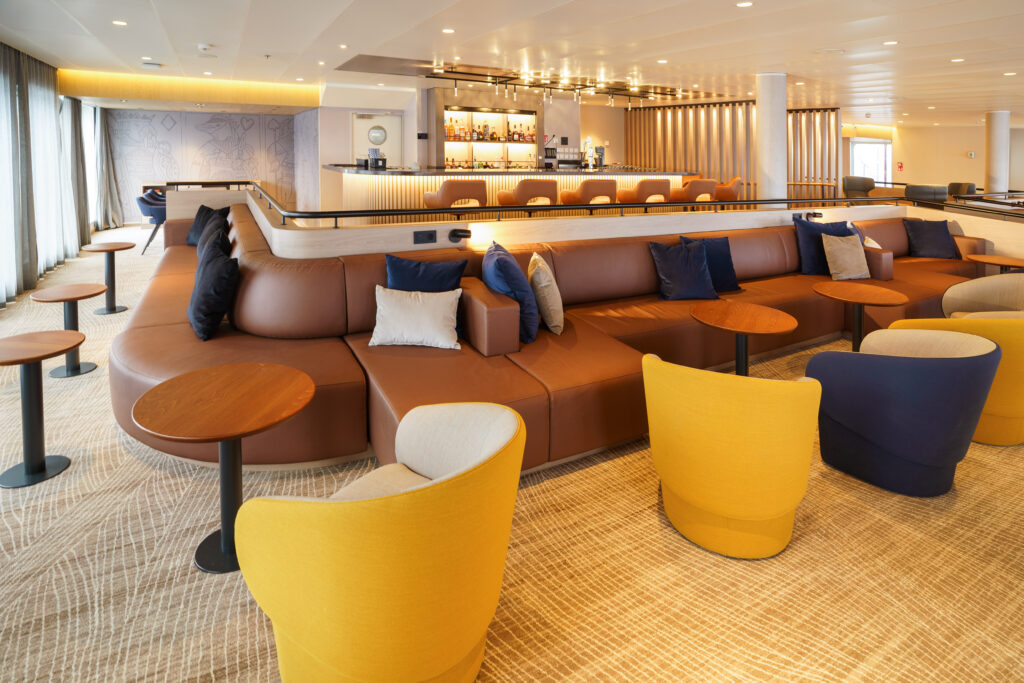 Quark Expeditions_Ultramarine_Panorama Lounge_(8)