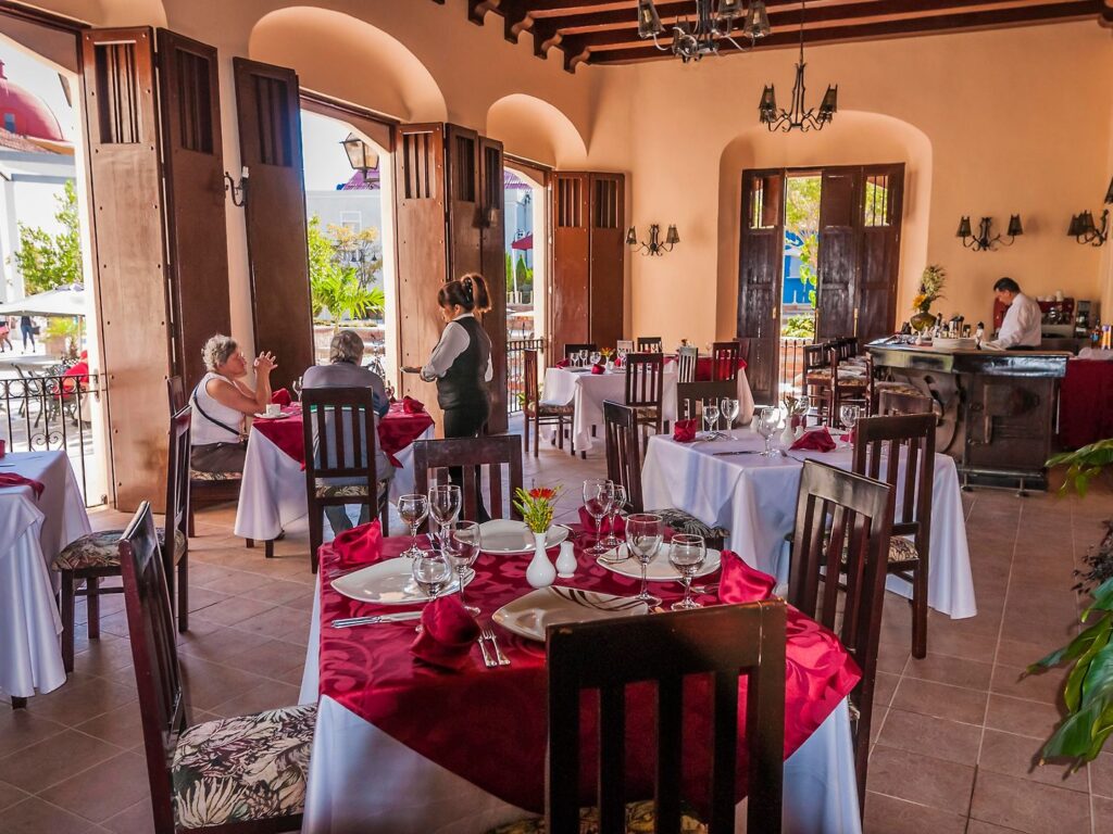 Cuba_Camaguey_Hotel Camino de Hierro_restaurant