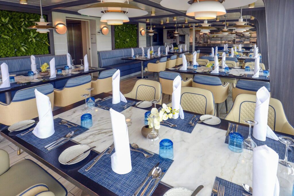 Antarctica – Quark – Ocean Explorer – restaurant
