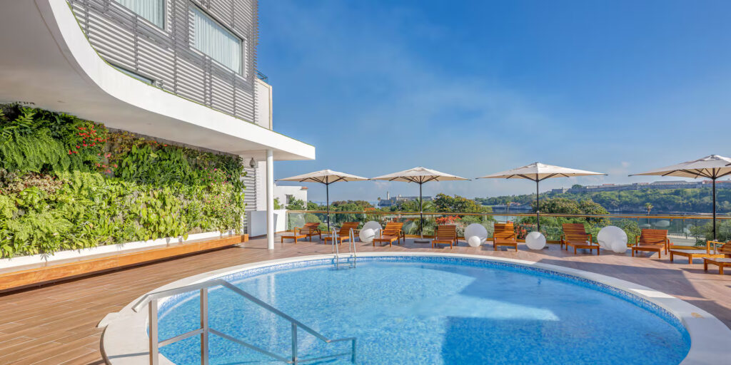 Cuba – Havana – Innside Habana Catedral – By Melia – pool