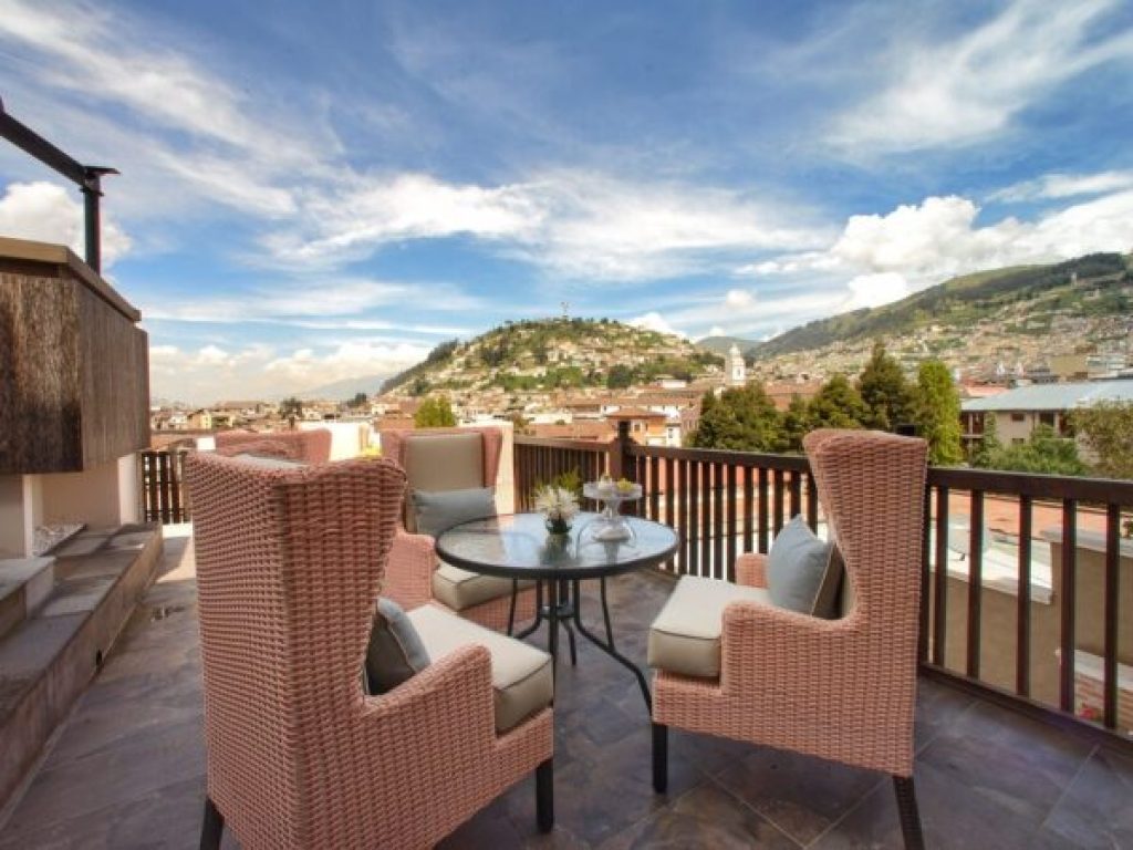 Ecuador – Quito – Illa-Experience-Hotel-Quito-Rooftop-Bar-600×450