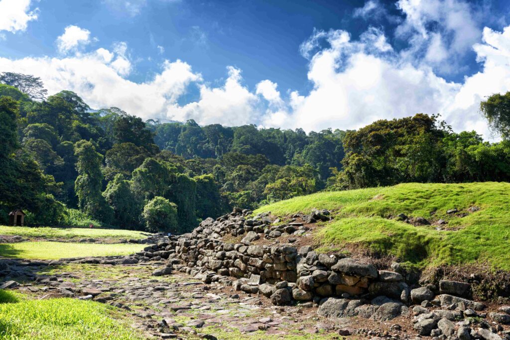 COS_GuayaboMonument_shutterstock_1477462979_11zon