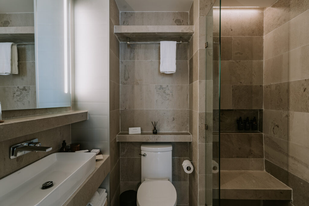 Deluxe bathroom
