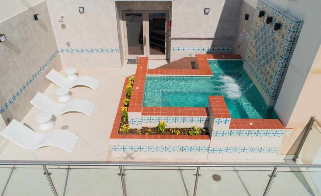 Hilton Garden Inn - pool