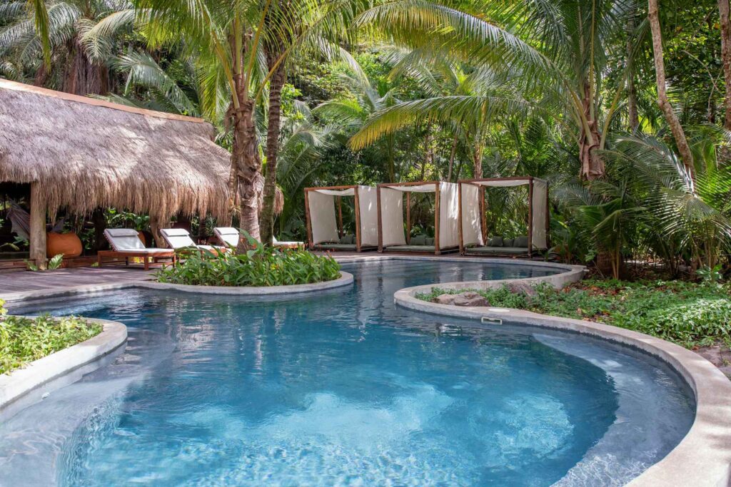Isla Palenque pool