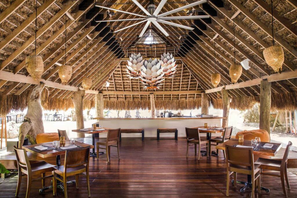 Isla Palenque dining room