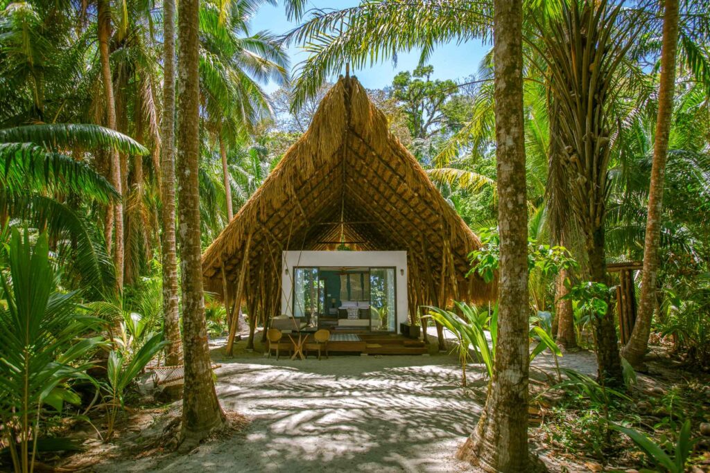 Isla Palenque beach hut
