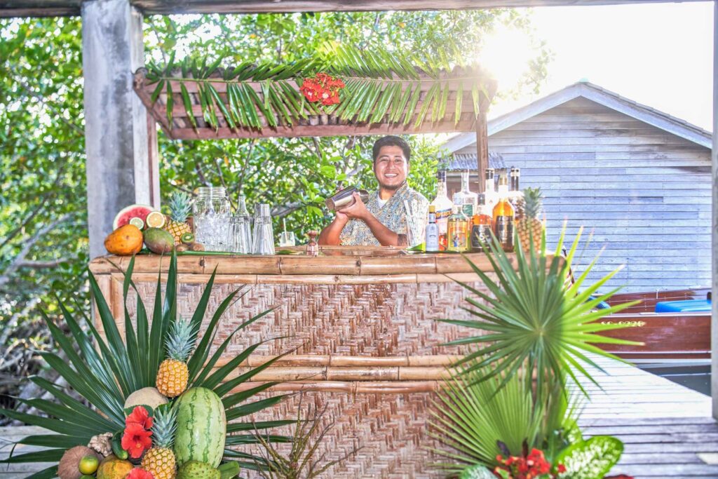 Outdoor cocktail bar at the Turtle Inn