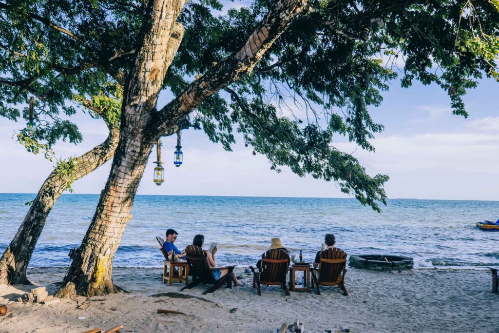 Turtle Inn guests relaxing by the beach