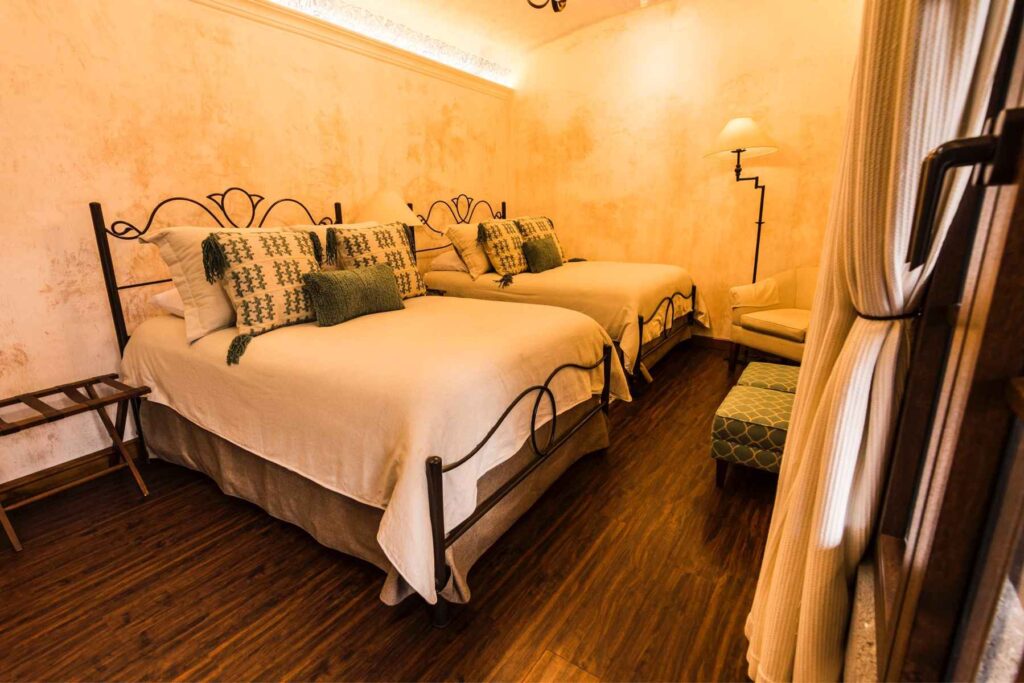 Hotel Los Pasos - guest room