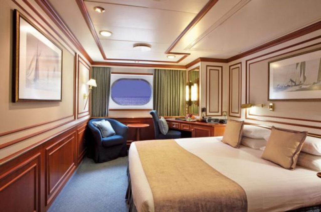 Antarctica – National Geographic Lindblad – Orion – standard cabin