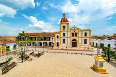 COL_Mompos_shutterstock_602732222 Mompos