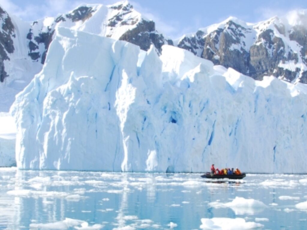 ANT_iceberg_shutterstock144980023_freewithcredit