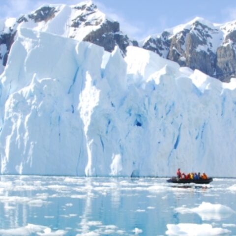 ANT_iceberg_shutterstock144980023_freewithcredit