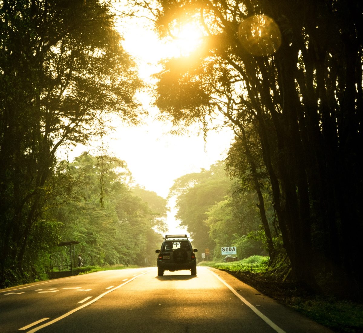 Sillhouette of a car on a road in Costa Rica