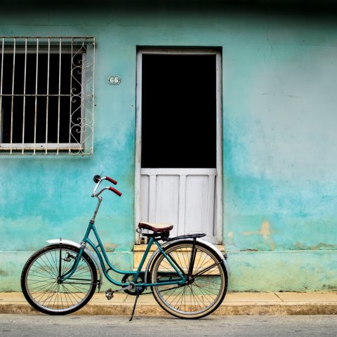 CUB_Havana_Bike_Shutterstock_687388735 CUB_Havana_Bike_Shutterstock_687388735