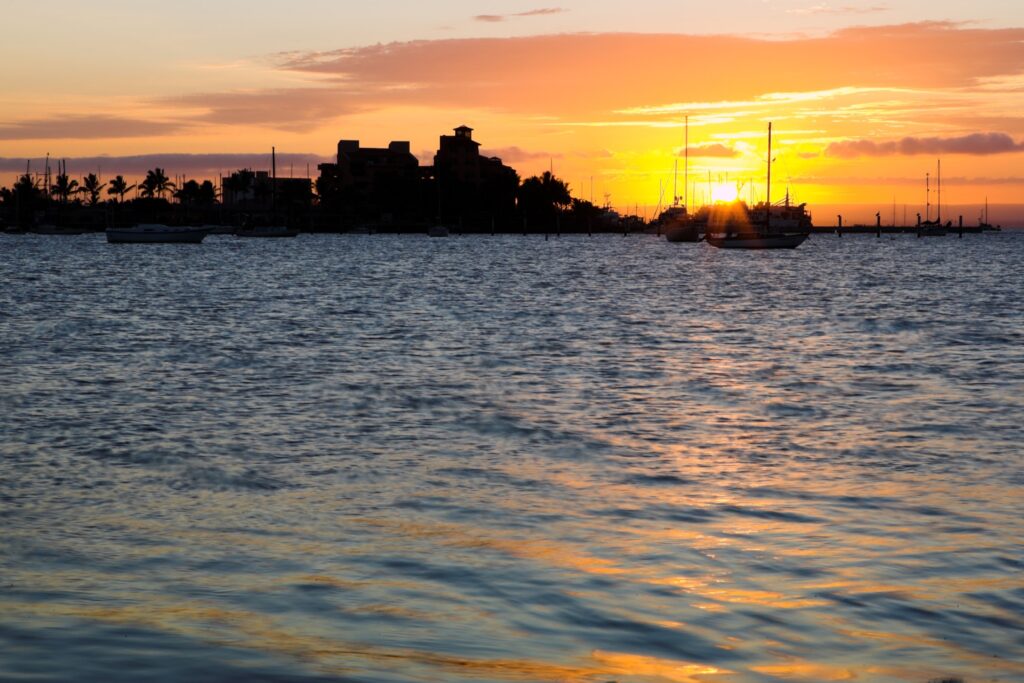 MEX_BajaCalifornia_LaPaz_Sunset_shutterstock_28934230