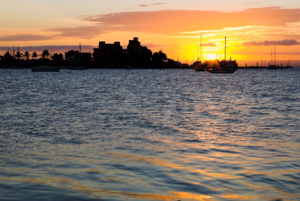 MEX_BajaCalifornia_LaPaz_Sunset_shutterstock_28934230