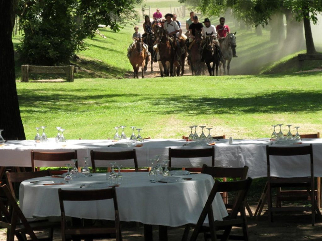 Horse riding in El Ombu Restaurant