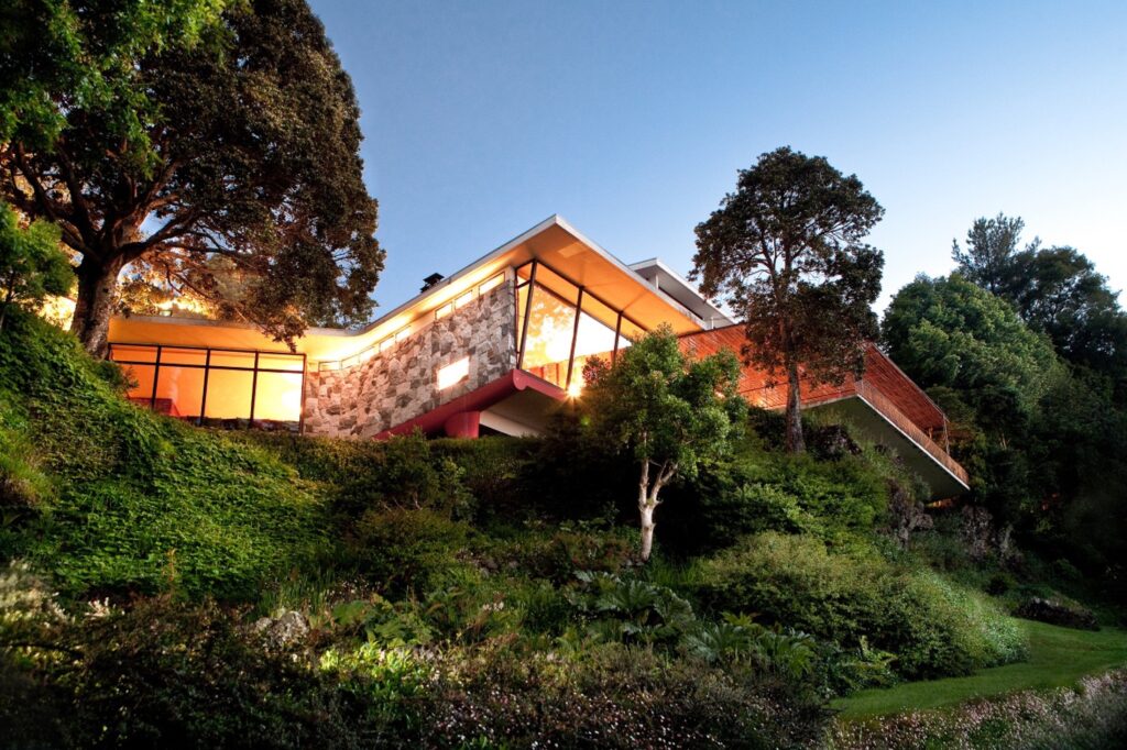 CHI_Santiago_HotelAntumalal (1)