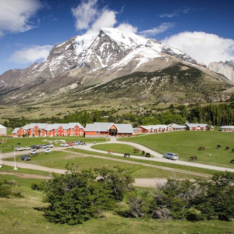 CHI_TorresDelPaine_HotelLasTorres (1) CHI_TorresDelPaine_HotelLasTorres (1)