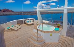 ROYAL GALAPAGOS ©
