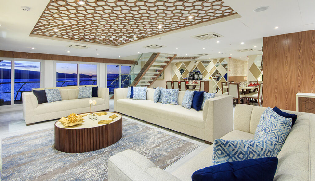 Interior lounge with panoramic lounge
