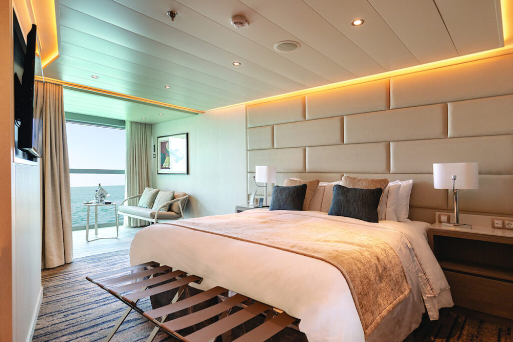 Bedroom, Delux Veranda Suite with a double bed