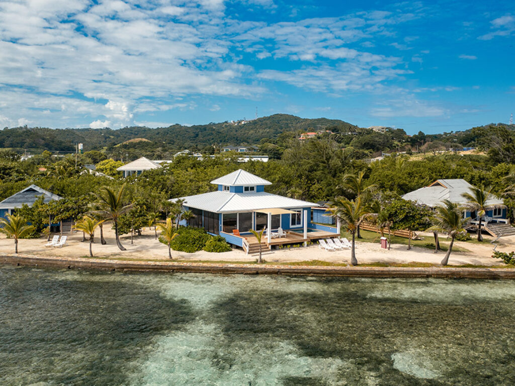 Honduras_Barefoot Cay_Overview copy