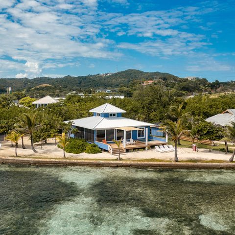 Honduras_Barefoot Cay_Overview copy