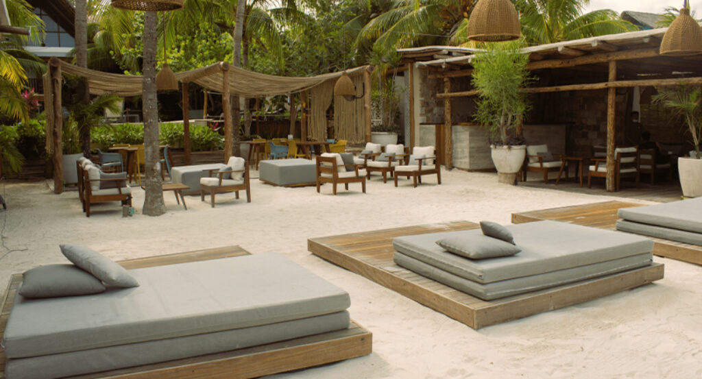 Beach lounge