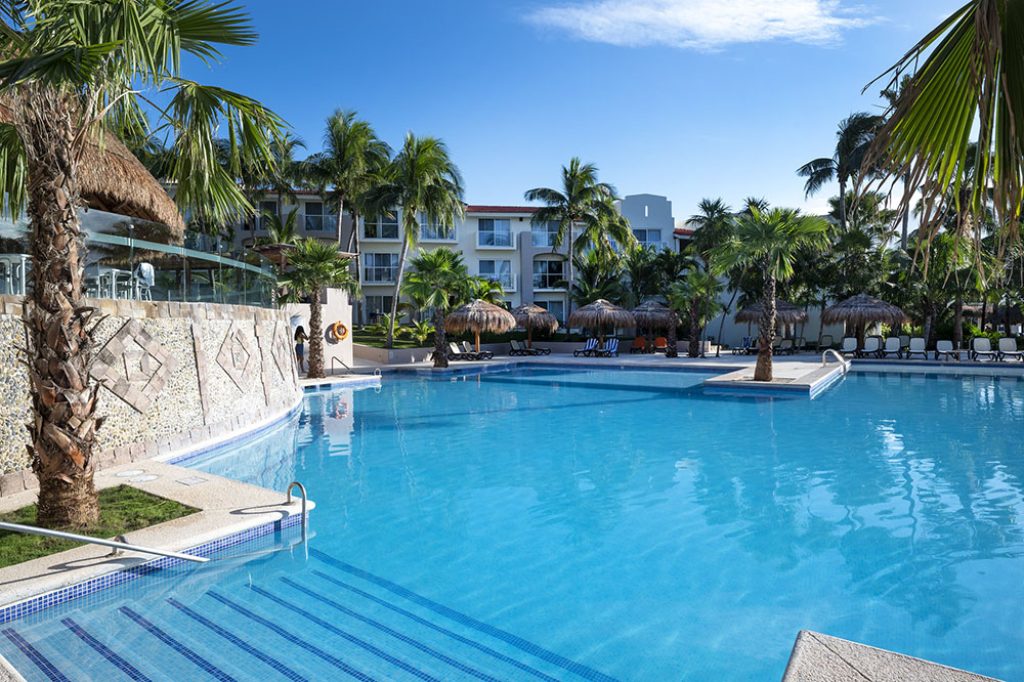 Mexico_Riviera Maya_Viva Wyndham Azteca main pool