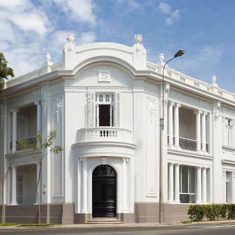 Hotel entrance in Lima
