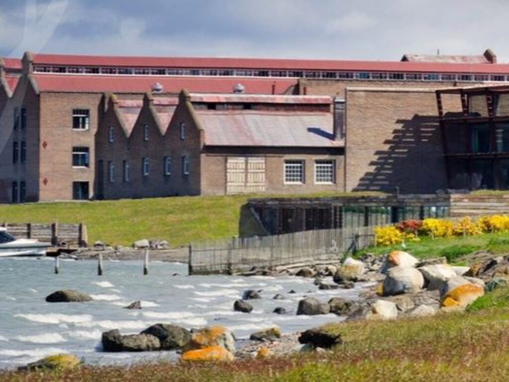 CHI_SingularHotel_FormerMeatRefridgerationPlant_Freewithcredit
