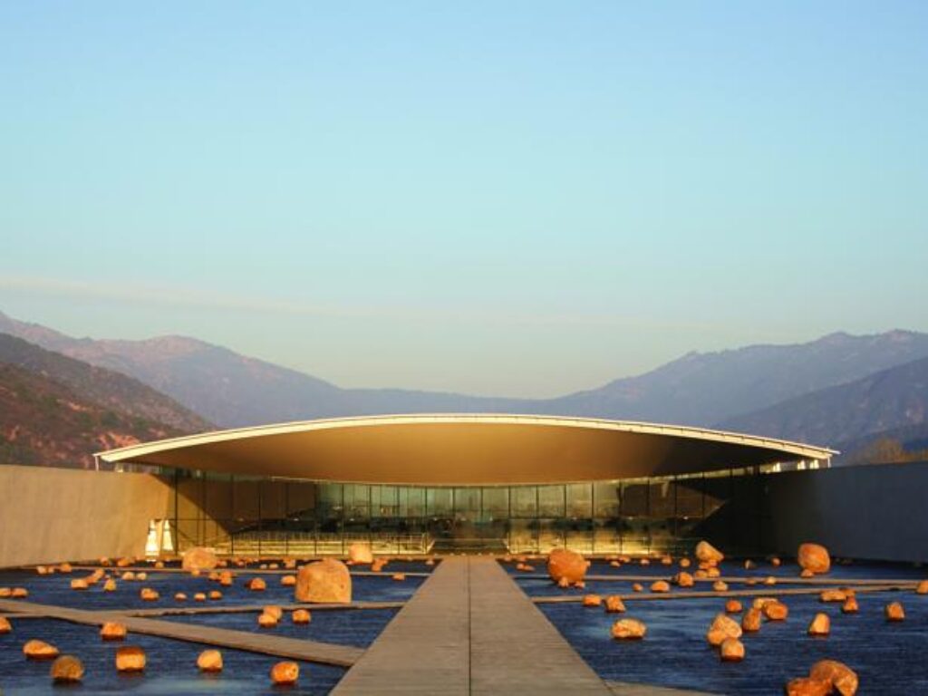 chihtl53_millahue_vinavik_web_freewithcredit