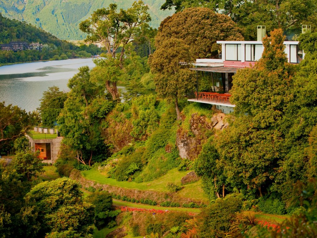 Chile_Pucon_Hotel_Antumalal_exterior-5