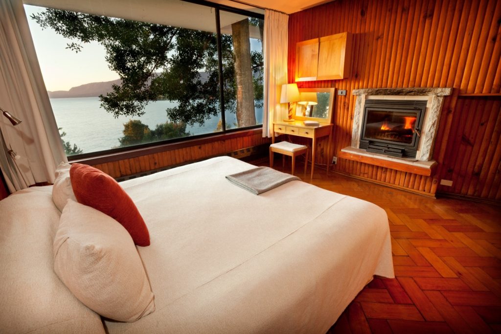 Chile_Pucon_Hotel_Antumalal_guestroom-1