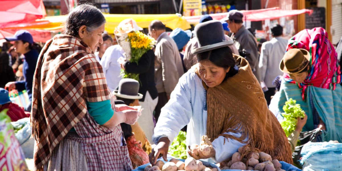 BOL_Market_IndigenousLanguagesOfTheAndes_iStock_freewithcredit