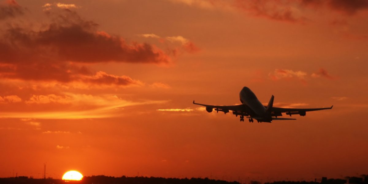 Flight_iStock000001057699_Freewithcredit