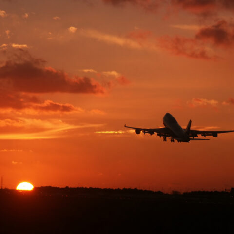 Flight_iStock000001057699_Freewithcredit