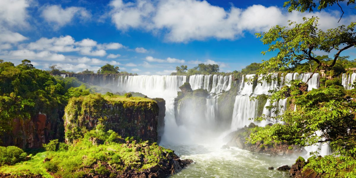 ARG_IguassuFalls_shutterstock103737443_Freewithcredit