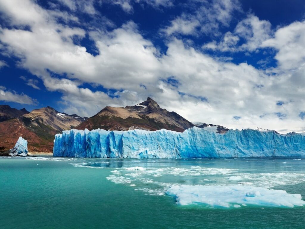 Argentina_ElCalafateLosGlaciaresNationalPark_ShutterStock-7