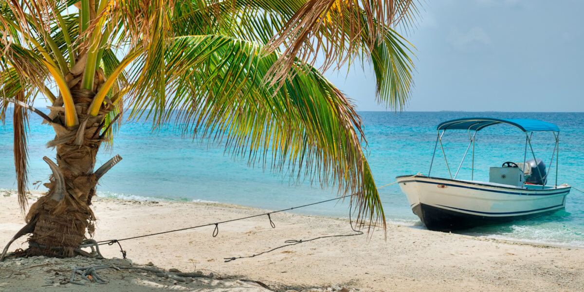 BEL_boatCayes_shutterstock103306586_freewithcredit