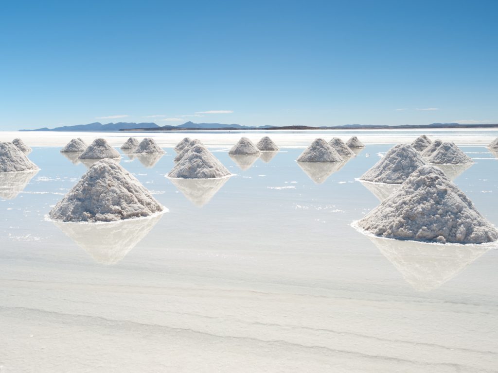 BOL_Uyuni_shutterstock110990561_freewithcredit