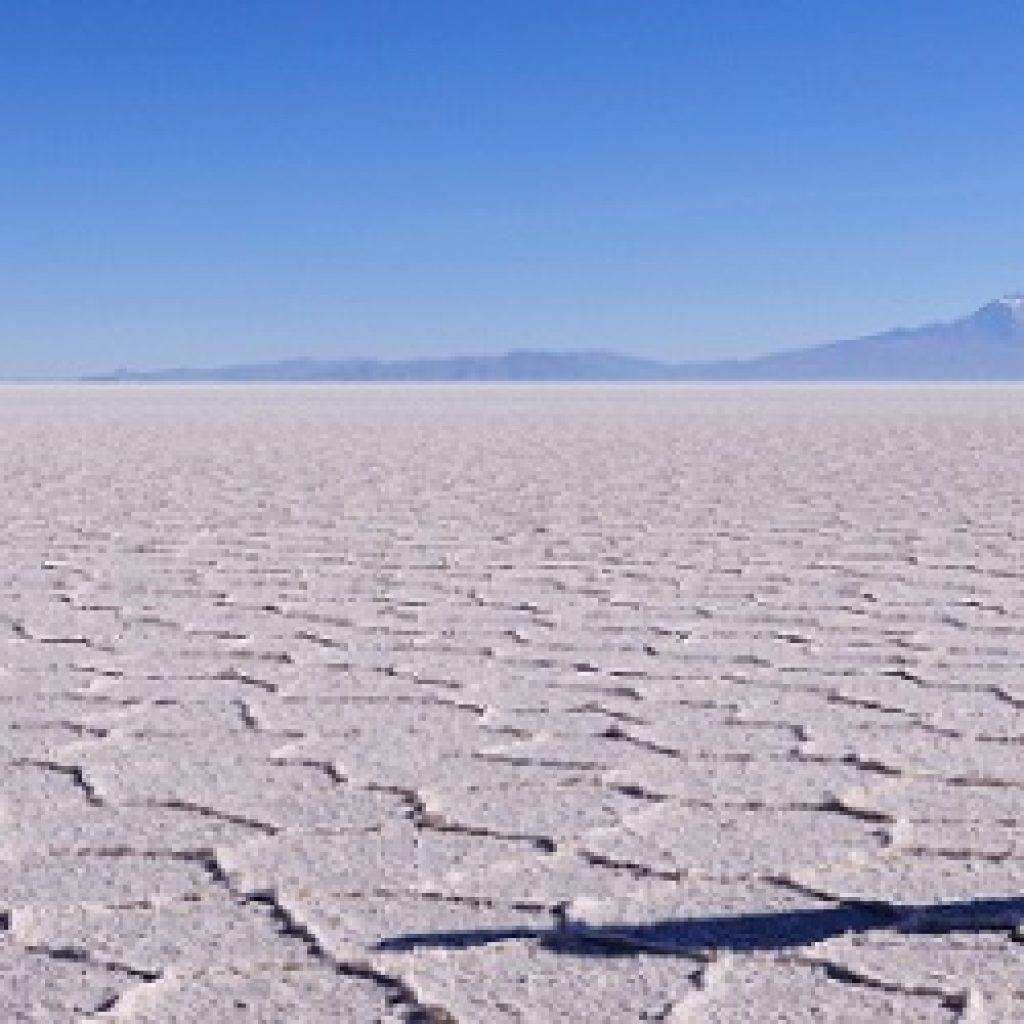 Bolivia_Uyuni salt flats_istock_freewithcredit